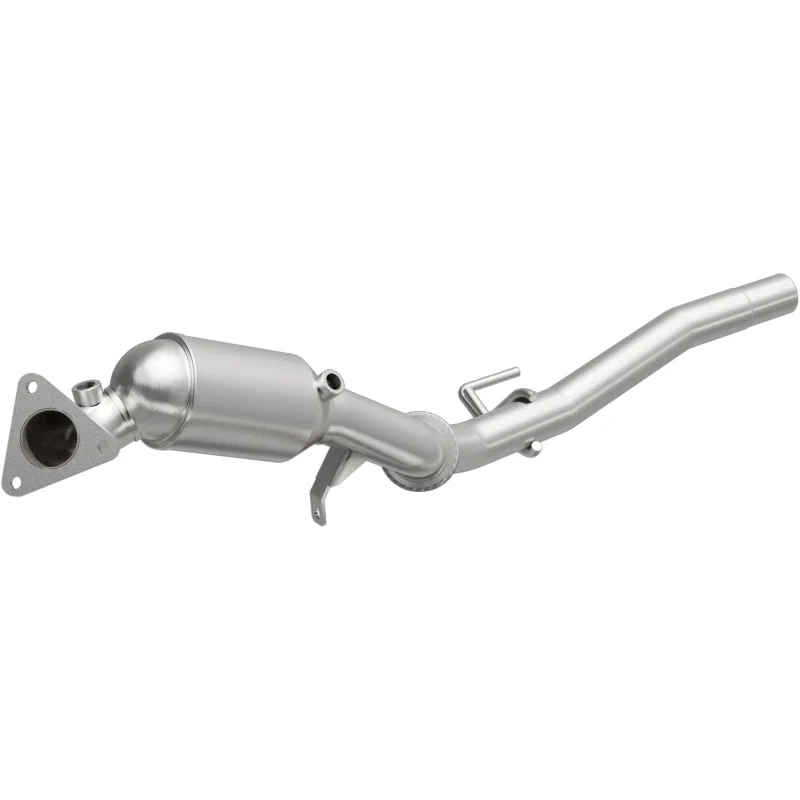 MagnaFlow Direct Fit Catalytic Converter 11-15 Volkswagen Touareg V6 3.6 OEM Underbody