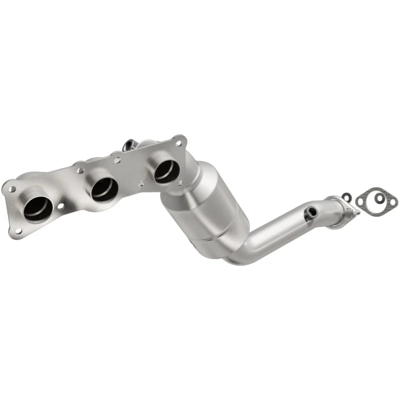 MagnaFlow Direct Fit Catalytic Converter 2008-2010 BMW 528i/528i xDrive 3.0L Underbody