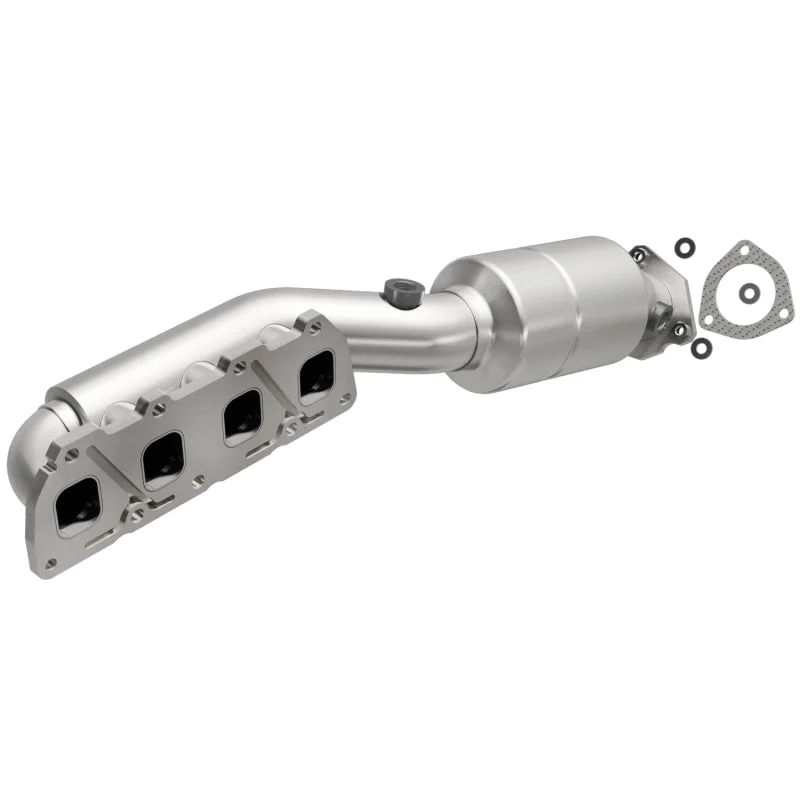 MagnaFlow Direct Fit Catalytic Converter 02-04 VW Passat 4.0L
