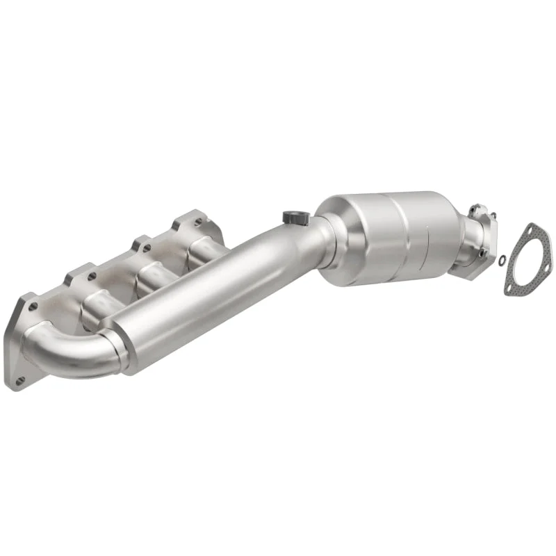 MagnaFlow Direct Fit Catalytic Converter 02-04 Volkswagen Passat 4.0L