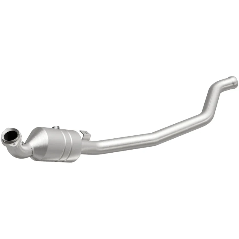 MagnaFlow Direct Fit Catalytic Converter 2006-2011 R350 3.5 L Underbody
